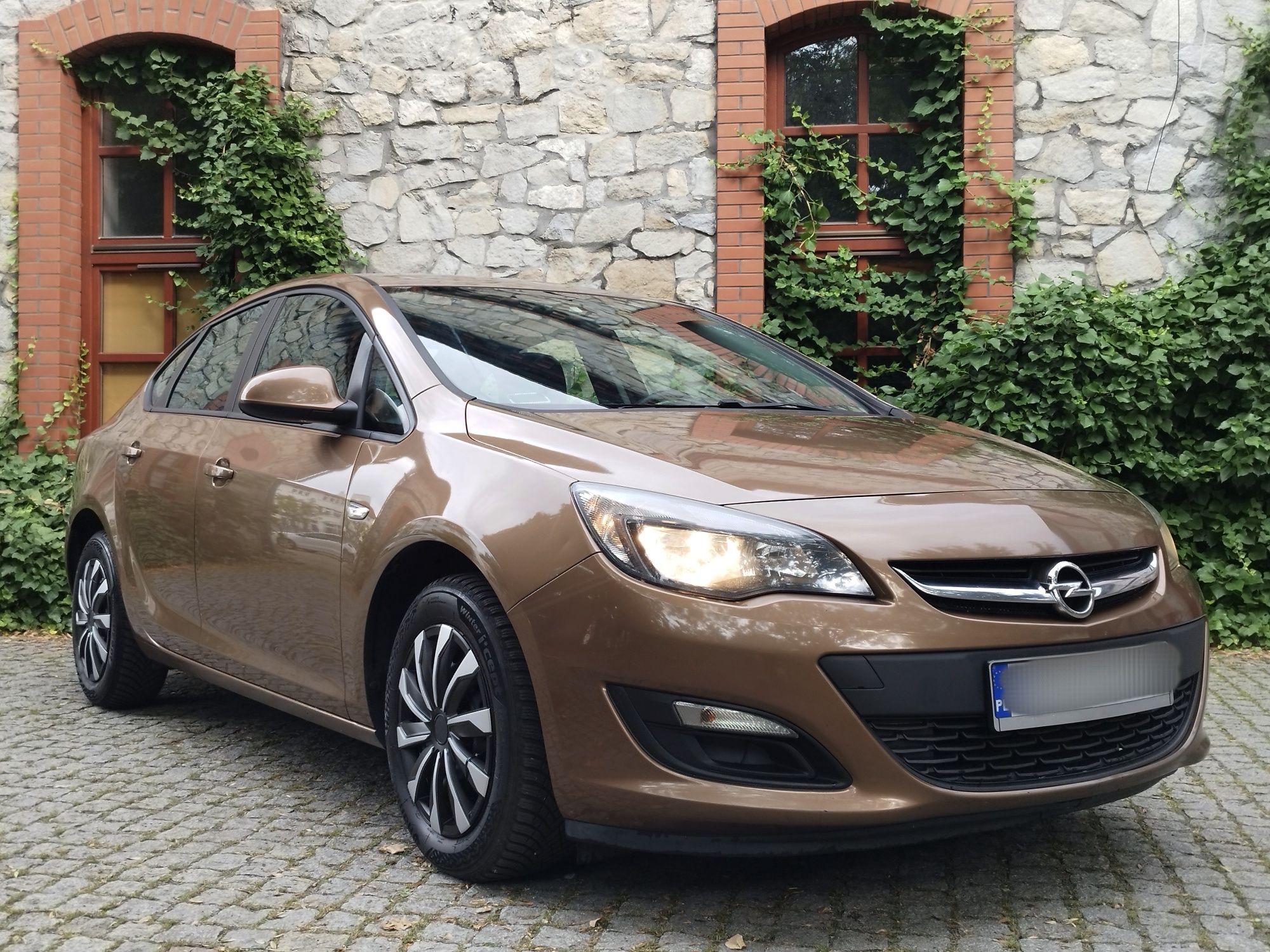 Zadbany Opel Astra J Lift Sedan 2015/16r Polski Salon
