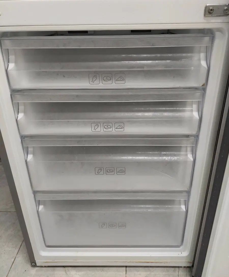 Сірий холодильник Haier C2F536 з Німеччини No frost