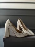 Skórzane buty na słupku