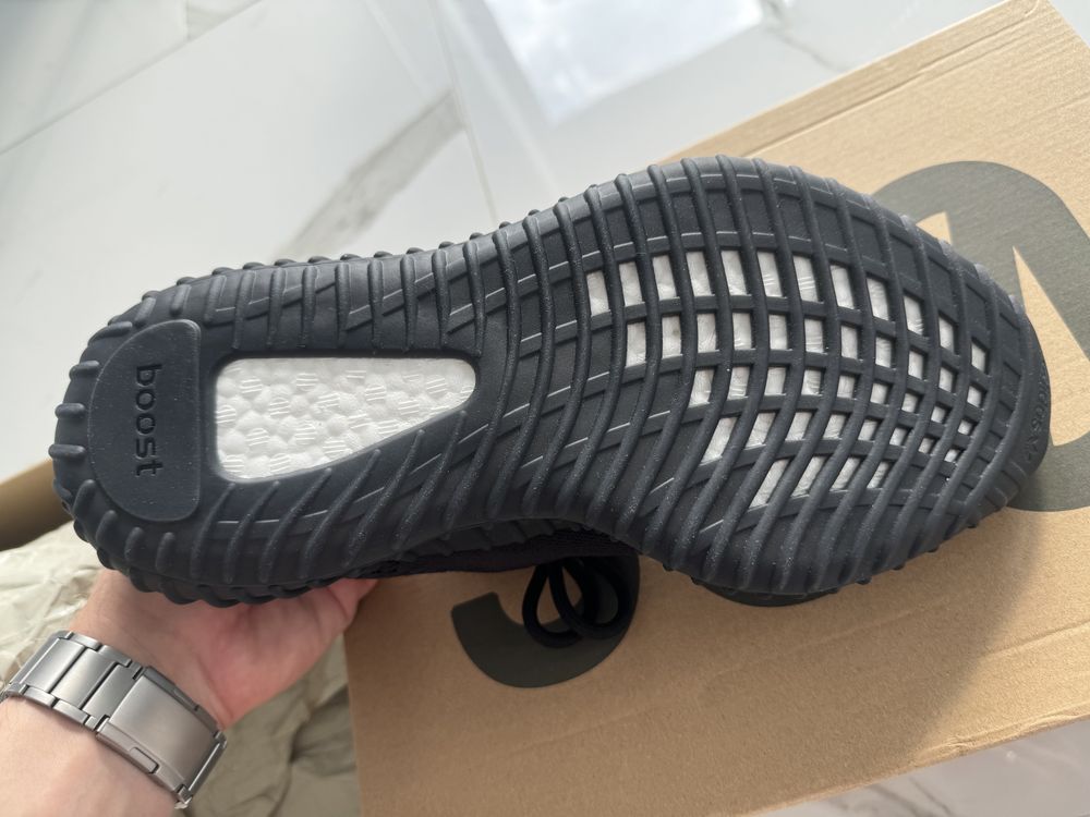 Adidas Yeezy Boost 350 V2 in Onyx оригінал (EU 42,5)