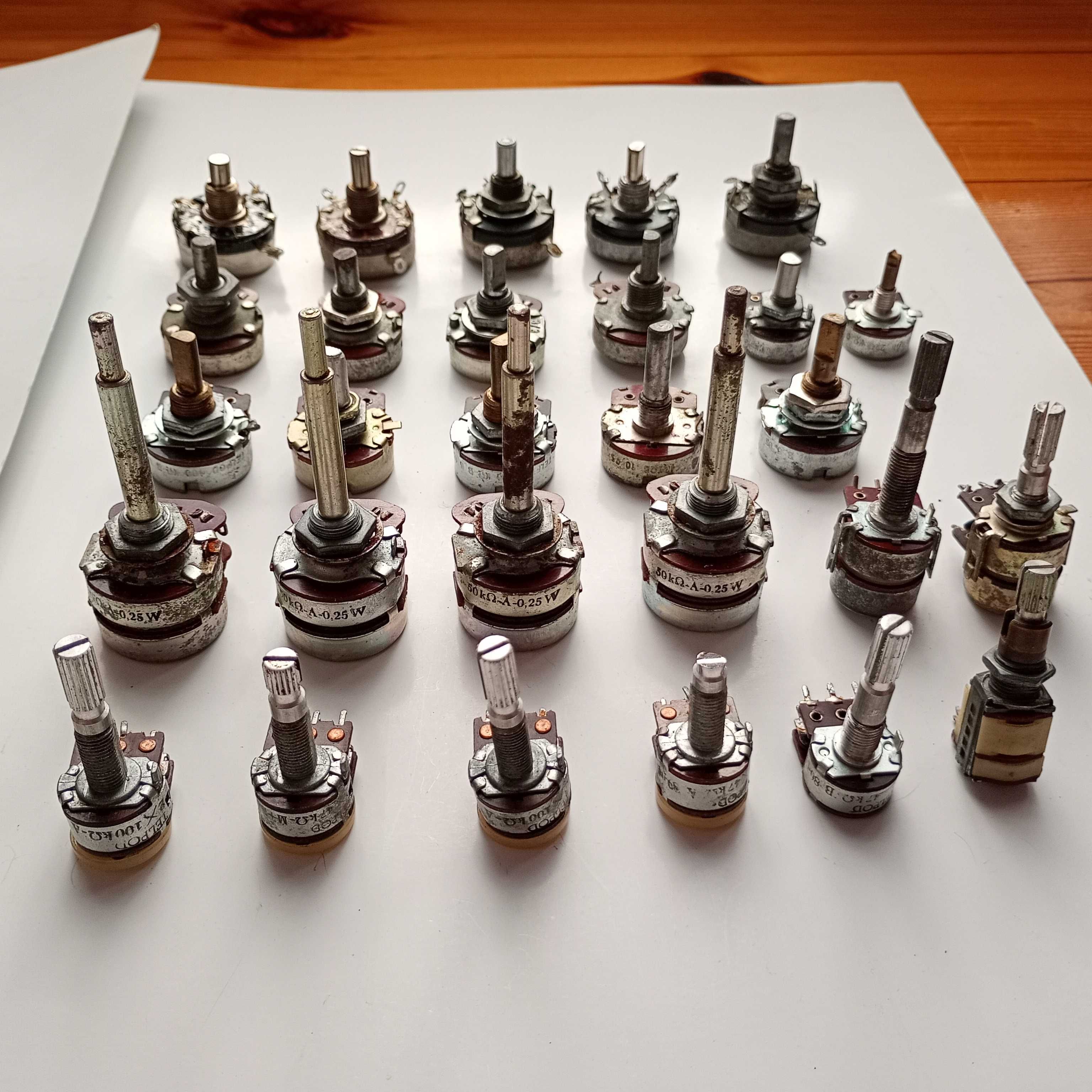 Potencjometry obrotowe Telpod i inne 28 szt.