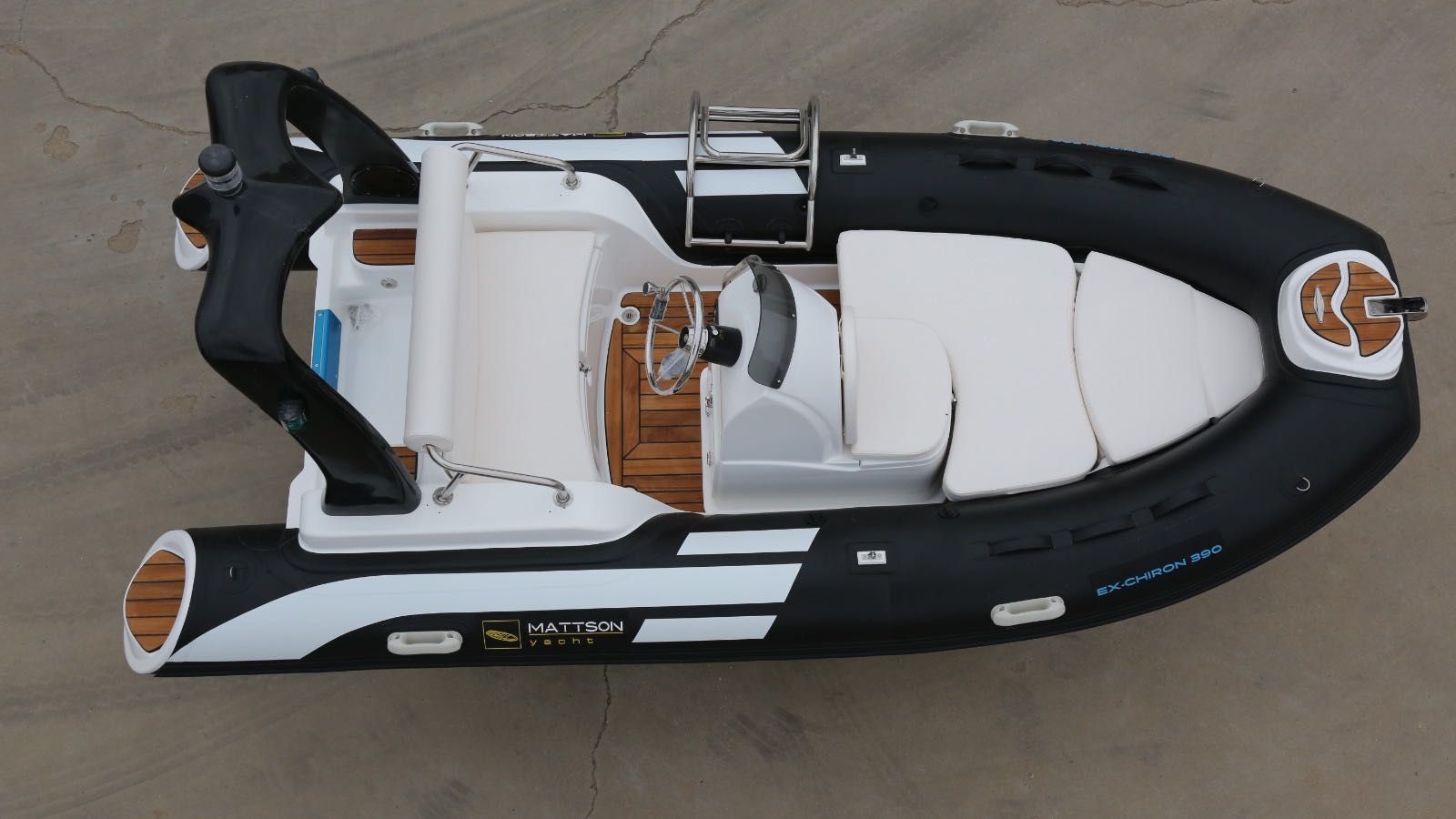 Łódź RIB Mattson Yacht EX-Chiron 390 motorówka motorowa jacht HYPALON
