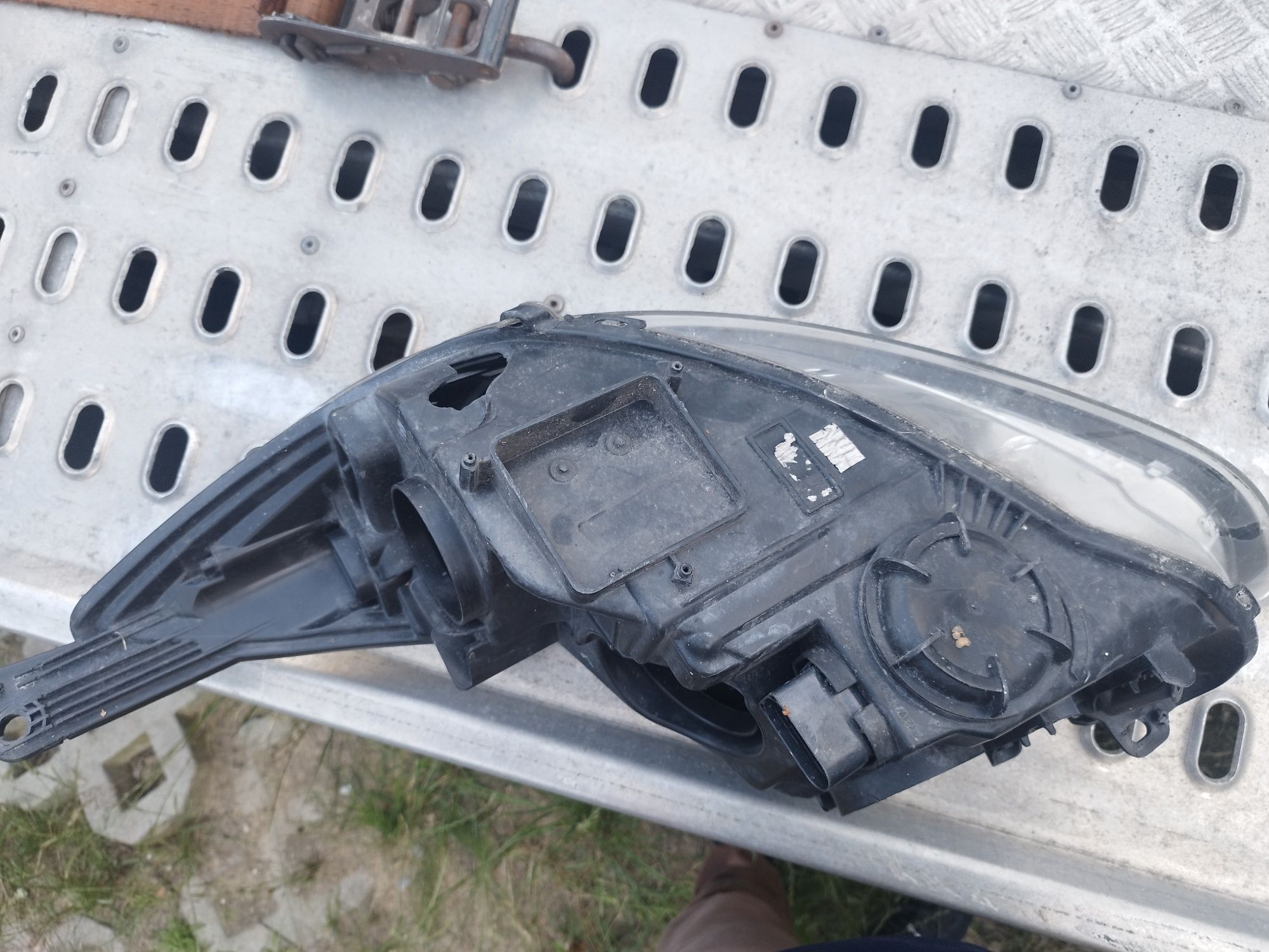 Lampa prawa przód Ford Focus po liftingu