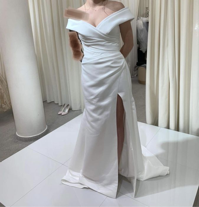 Suknia ślubna z odpinanym trenem