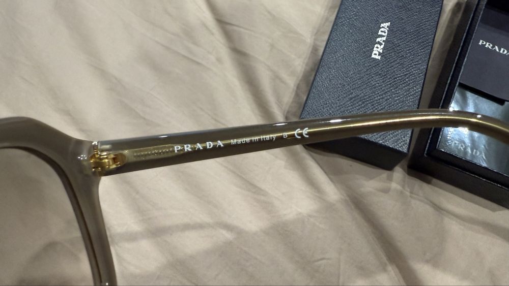 Оригінальні окуляри Prada