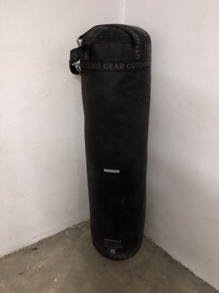Saco de boxe como novo com suporte lara teto e luvas de bixe com ligas