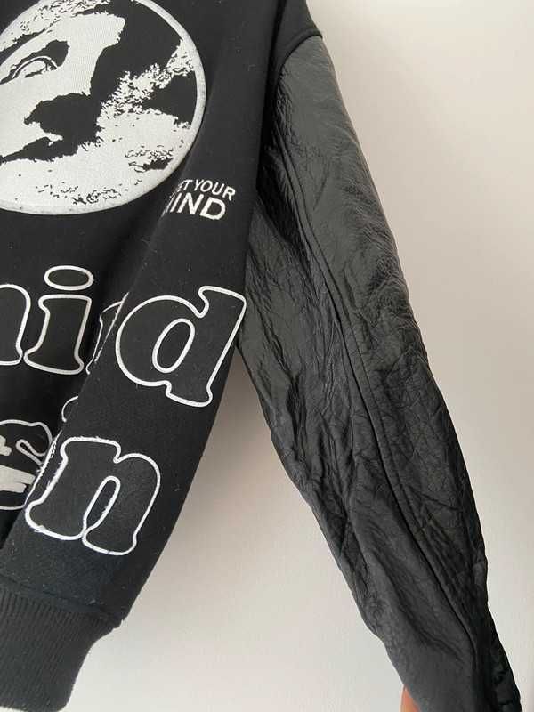 zara man czarna kurtka bomberka z naszywkami vintage