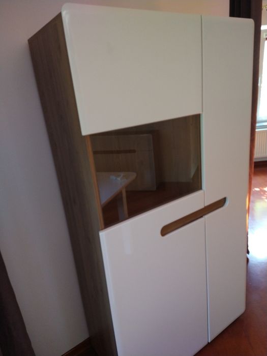 Sprzedam dwudrzwiowy regał szafka