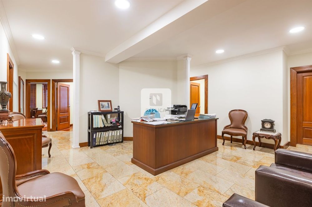 Escritório Mobilado / Viabilidade de Alojamento local Baixa do Porto