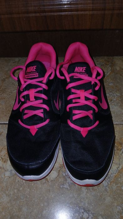 Продам красовки Nike