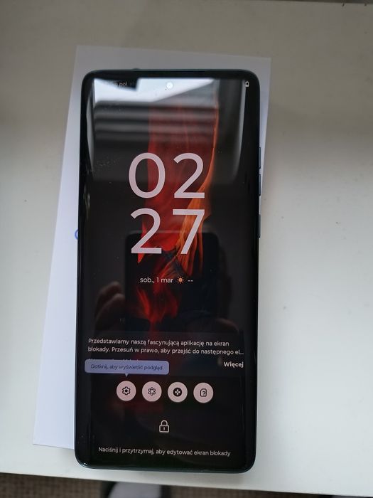 Sprzedam nowy telefon.