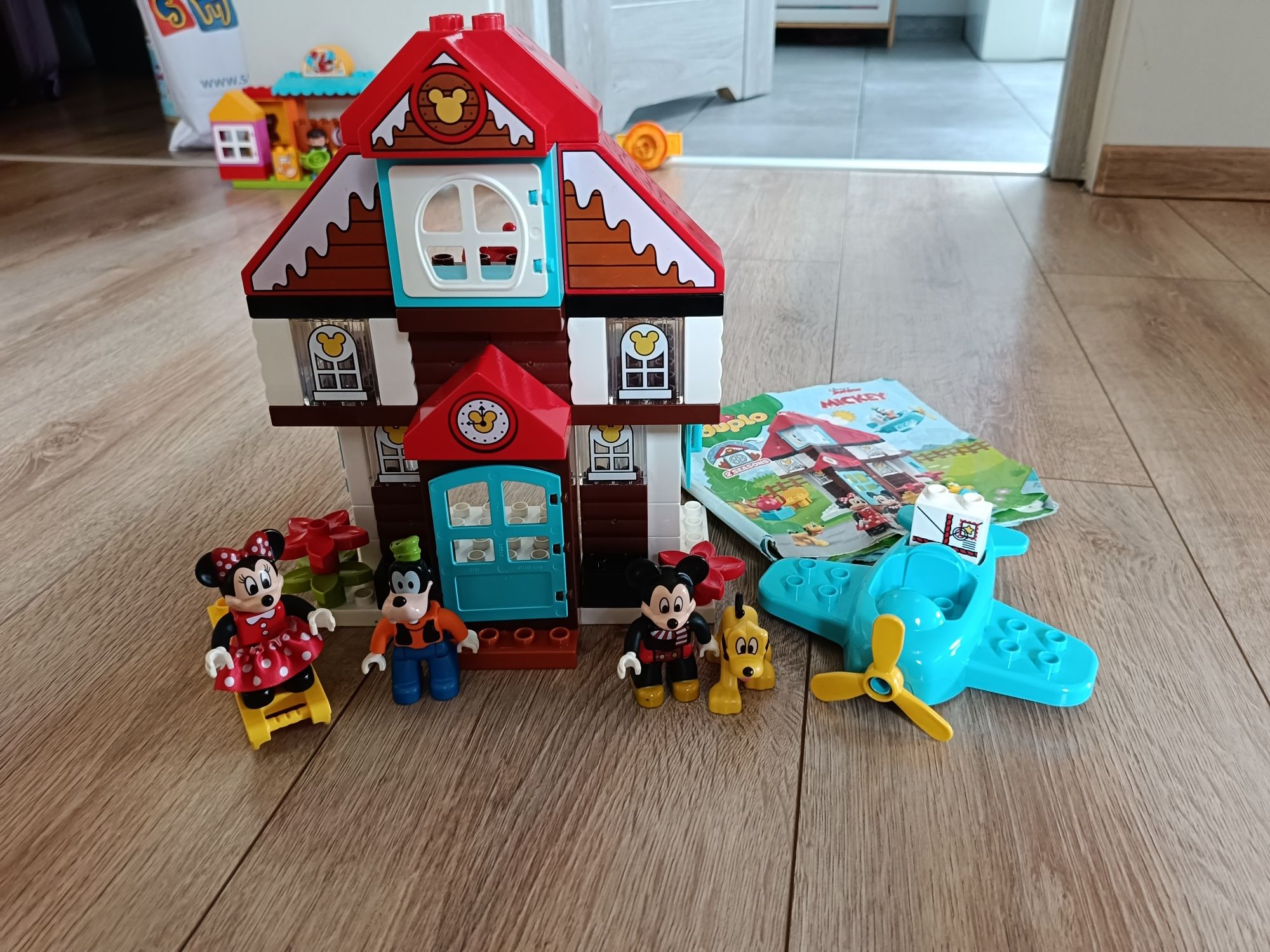 LEGO Duplo zimowy domek Mickey