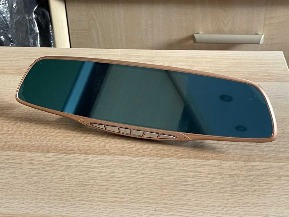 Wideorejestrator - lusterko samochodowe z kamerą