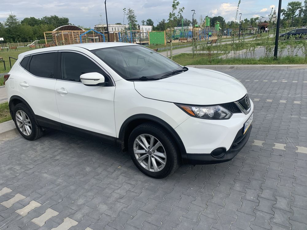 Nissan Qashqai  benzynka  2.0
