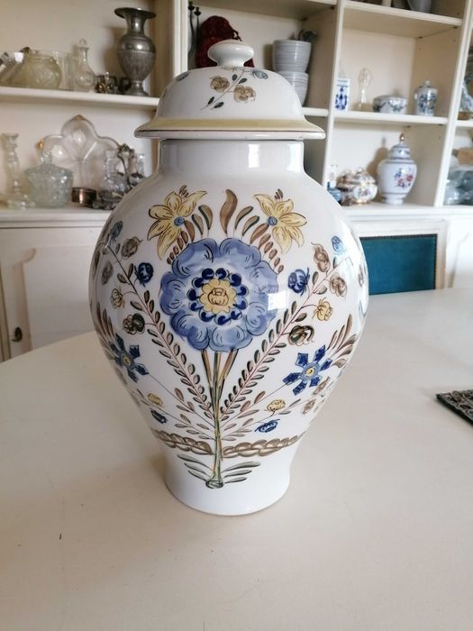 Pote pintado à mão