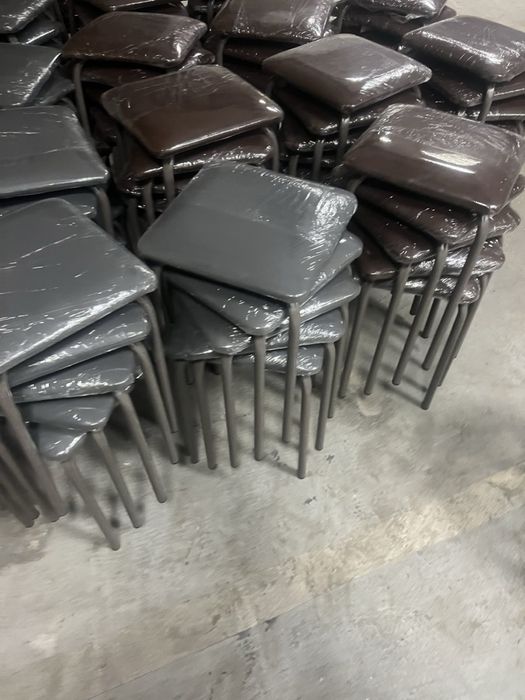 Табурет квадратний