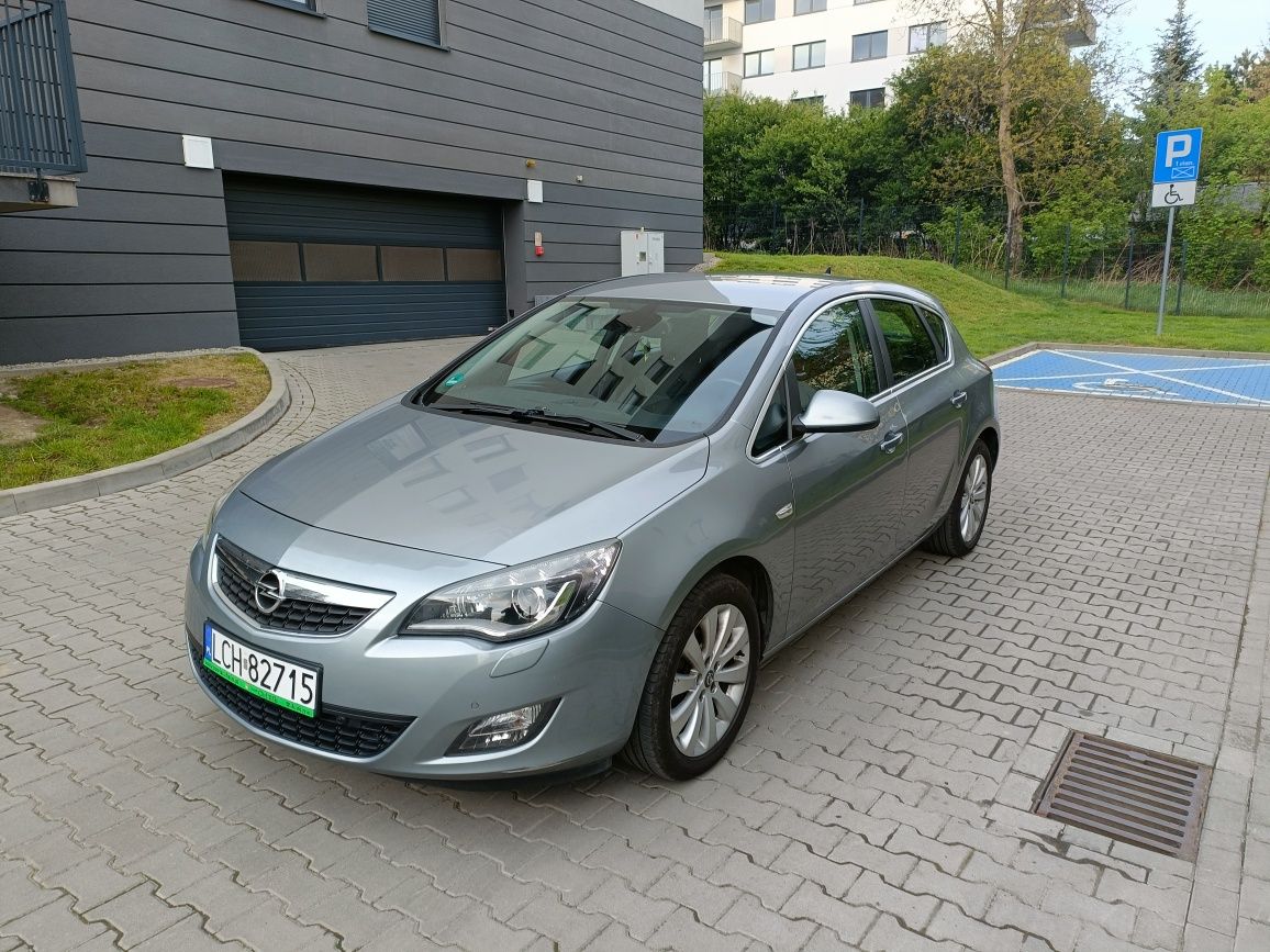 Opel Astra 1.4T 140KM COSMO