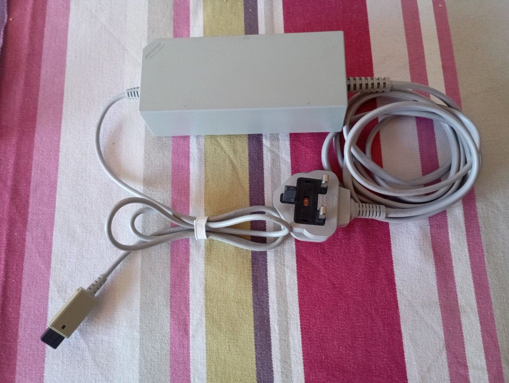 Alimentador Nintendo wii tomada uk