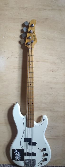 Gitara basowa Hohner