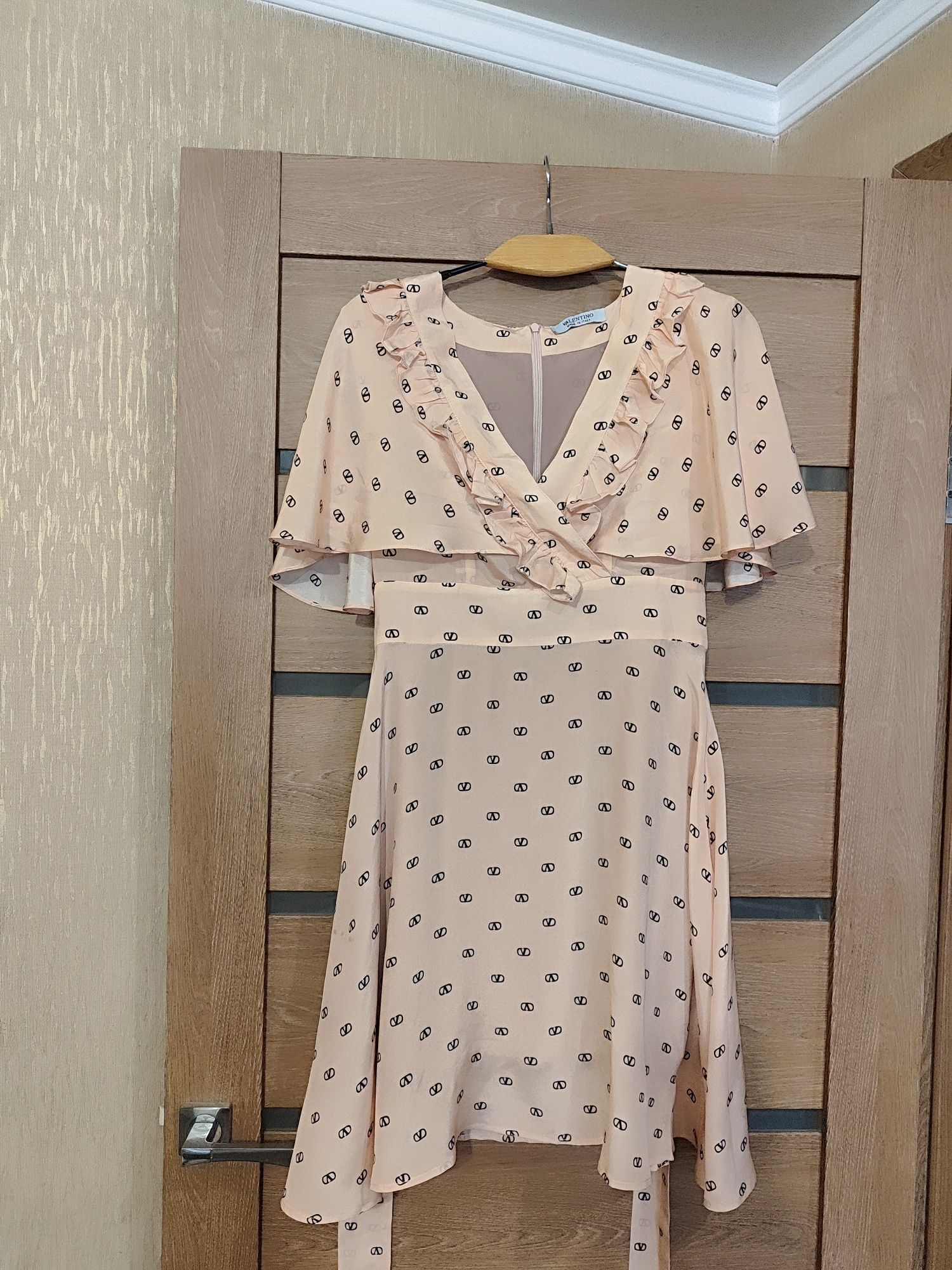 Платье Valentino,S, шёлк