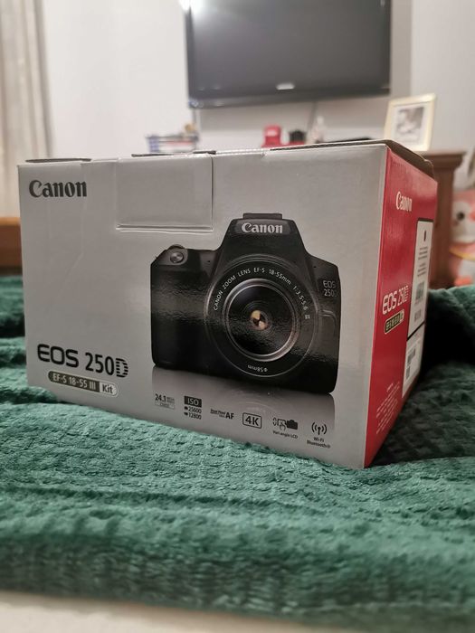 Canon EOS 250D +Objetiva EF-S 18 55mm