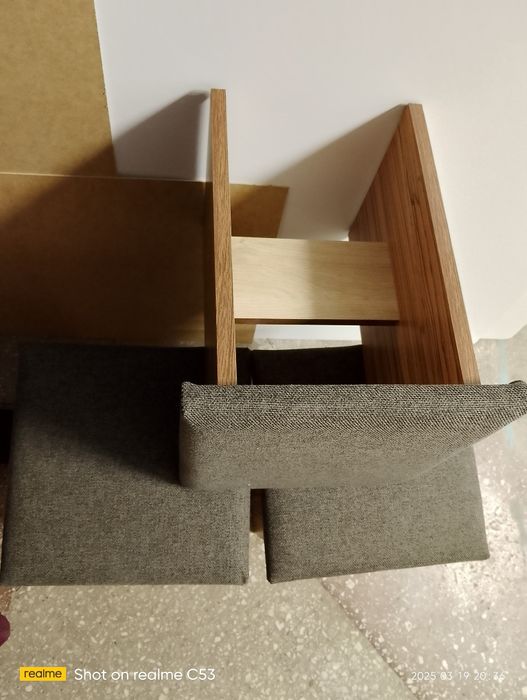 Табуретка з обтягнутим верхом