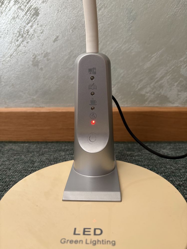 Lampka biurkowa Led  biała