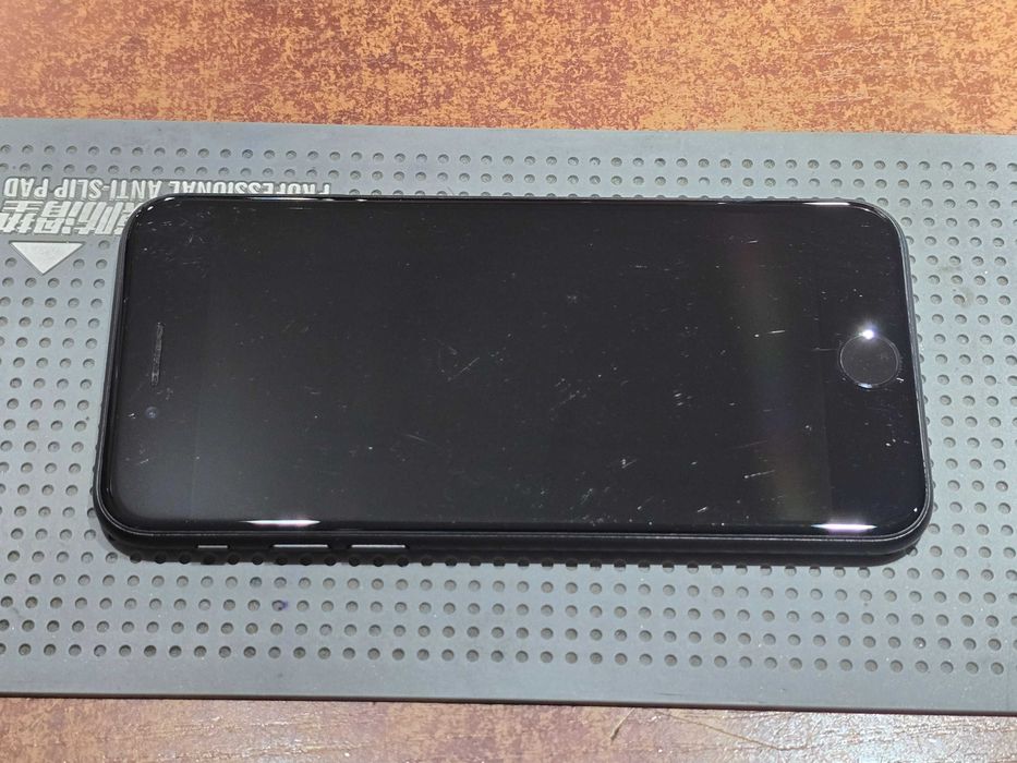 FV23% Używany - Apple iPhone SE 2020 64GB Czarny (4) - GSM Baranowo