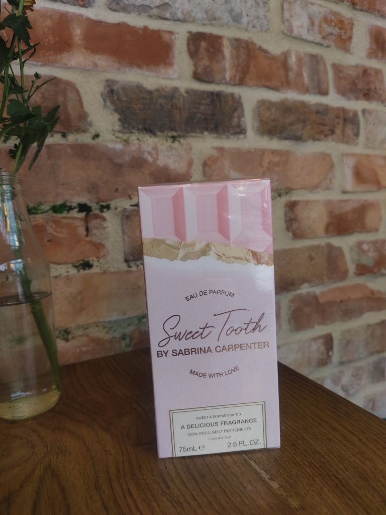Perfumy Sabrina Carpenter Sweet Tooth brązowe, różowe, czerwone