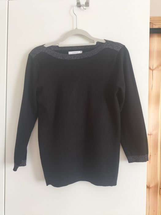 Dopasowany sweter marki Reserved rozmiar S stan bardzo dobry.