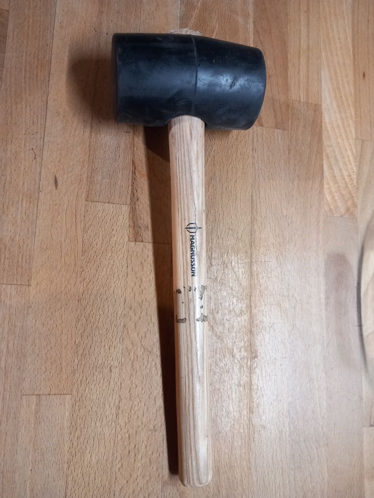 Młotek gumowy Magnusson 680 g czarny