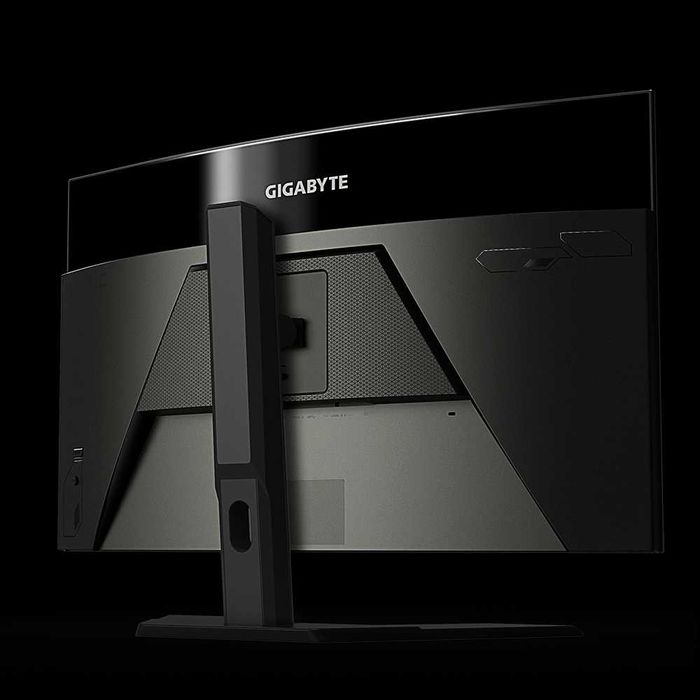 3 Monitores 4k Curvos Gigabyte M32UC para simracing