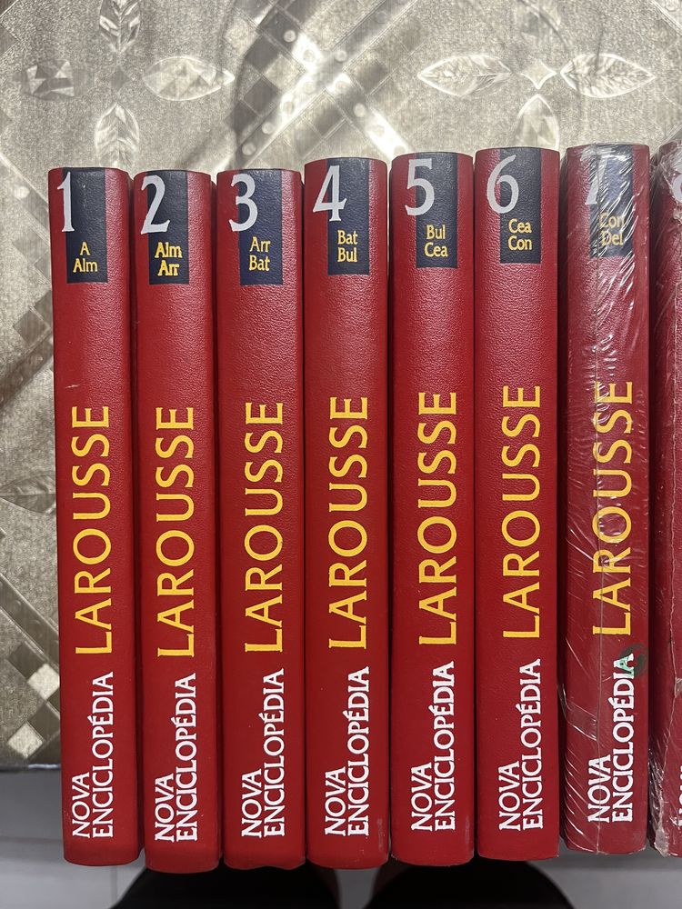 Nova Enciclopédia Larousse | Círculo de Leitores