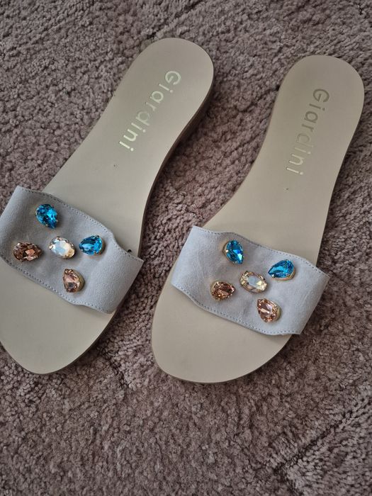 Жіночі шльопанці  нарядні і дуже легенькі 40 розміру з гарним декором