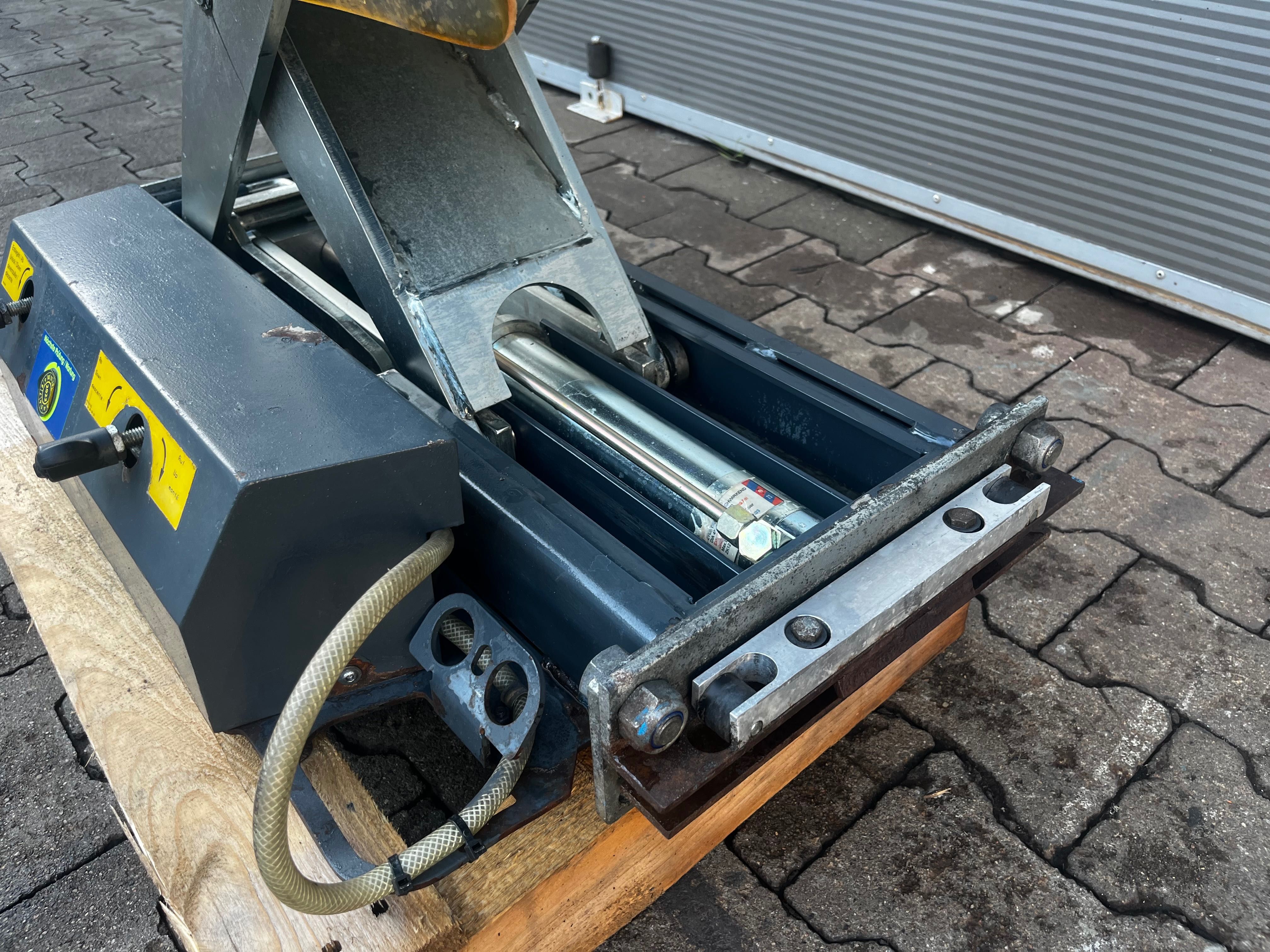Podnośnik kanałowy pneumatyczno-hydrauliczny Slift 2200 kg