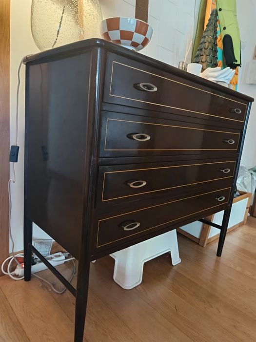 Comoda antiga em madeira