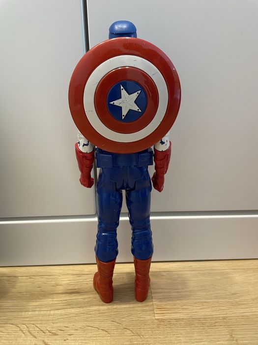 Bonecos Marvel e Power Rangers