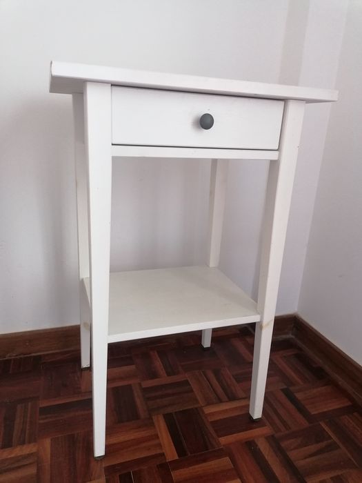 HEMNES Bedside table, white stain, 46x35 cm

Usado com marcas. Apenas