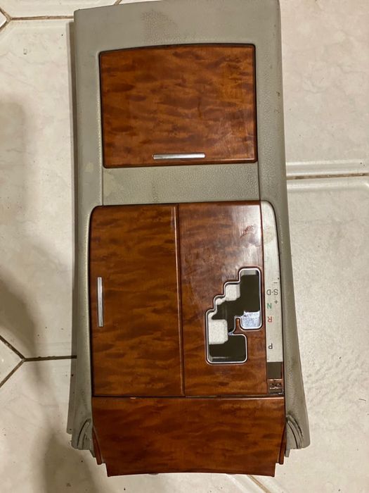 Продам консоль,пласти дерево,салон toyota camry 40