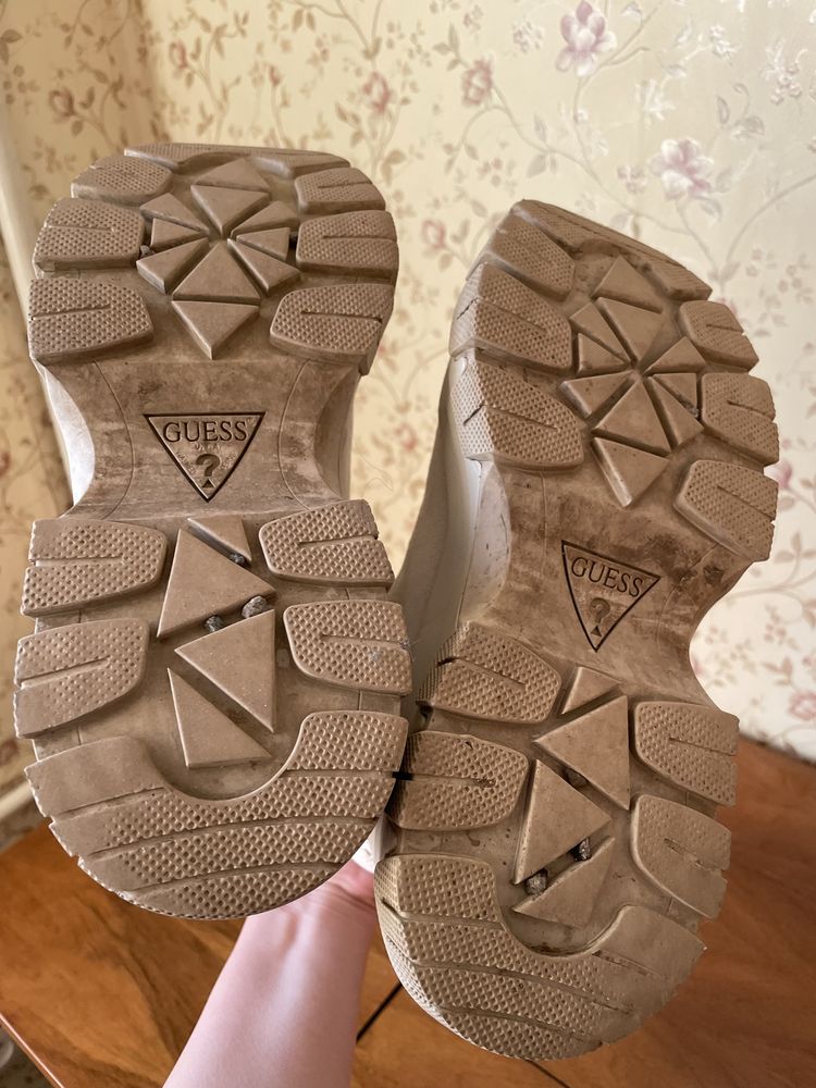 Ботинки, ботінки, черевики, чоботи guess