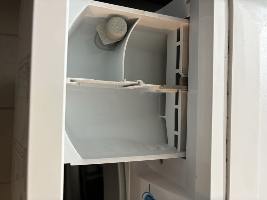 Máquina Roupa Indesit 9kg muito bom estado