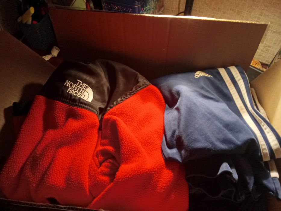 Очень срочно коробок одежды