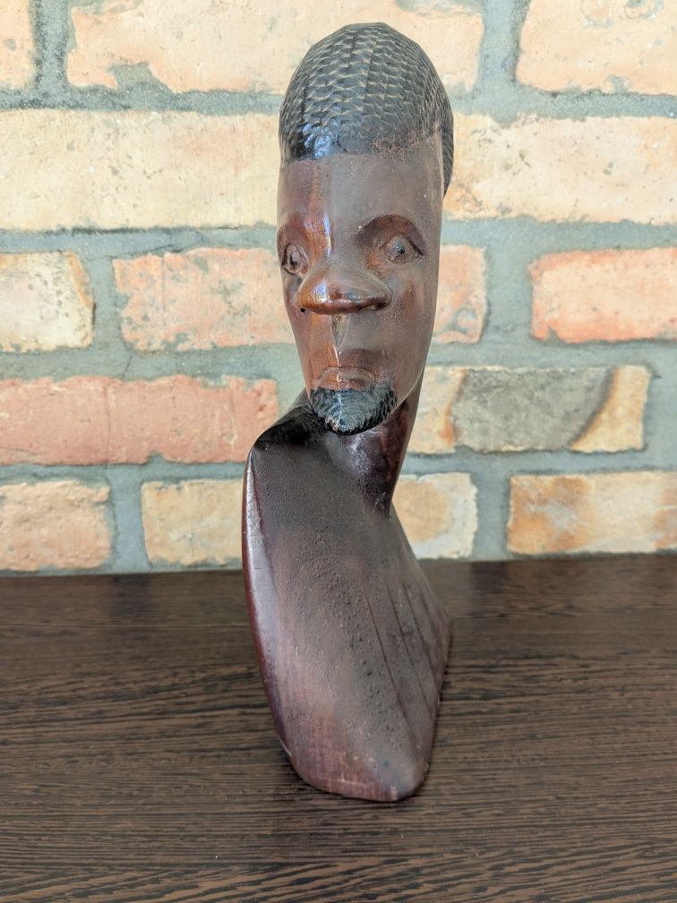 Artesanato Africano em madeira feito á mão.