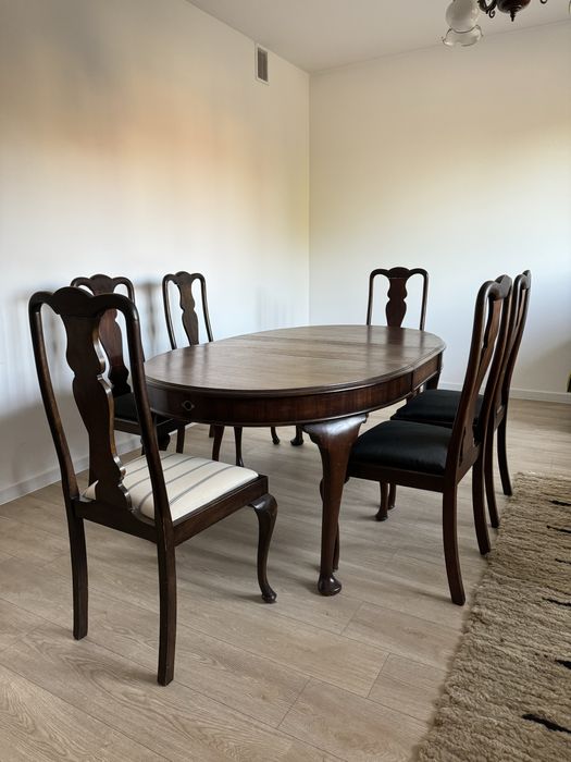 Drewniany  stół okrągły dębowyloft + krzesła tapicerowane  komplet