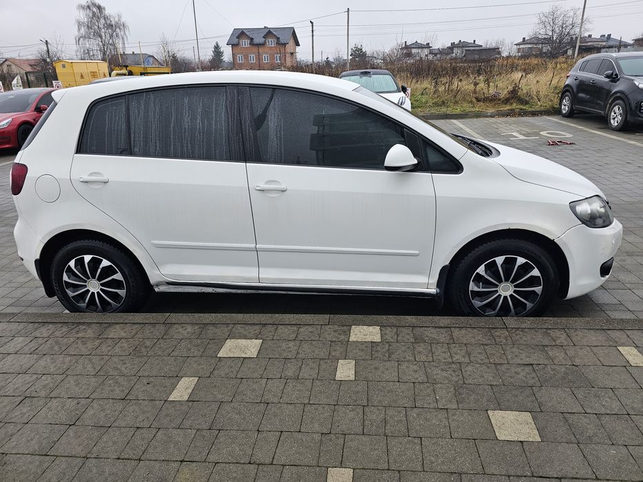 Volkswagen Golf Plus 2011 сімейний автомобіль на автоматичніц короб