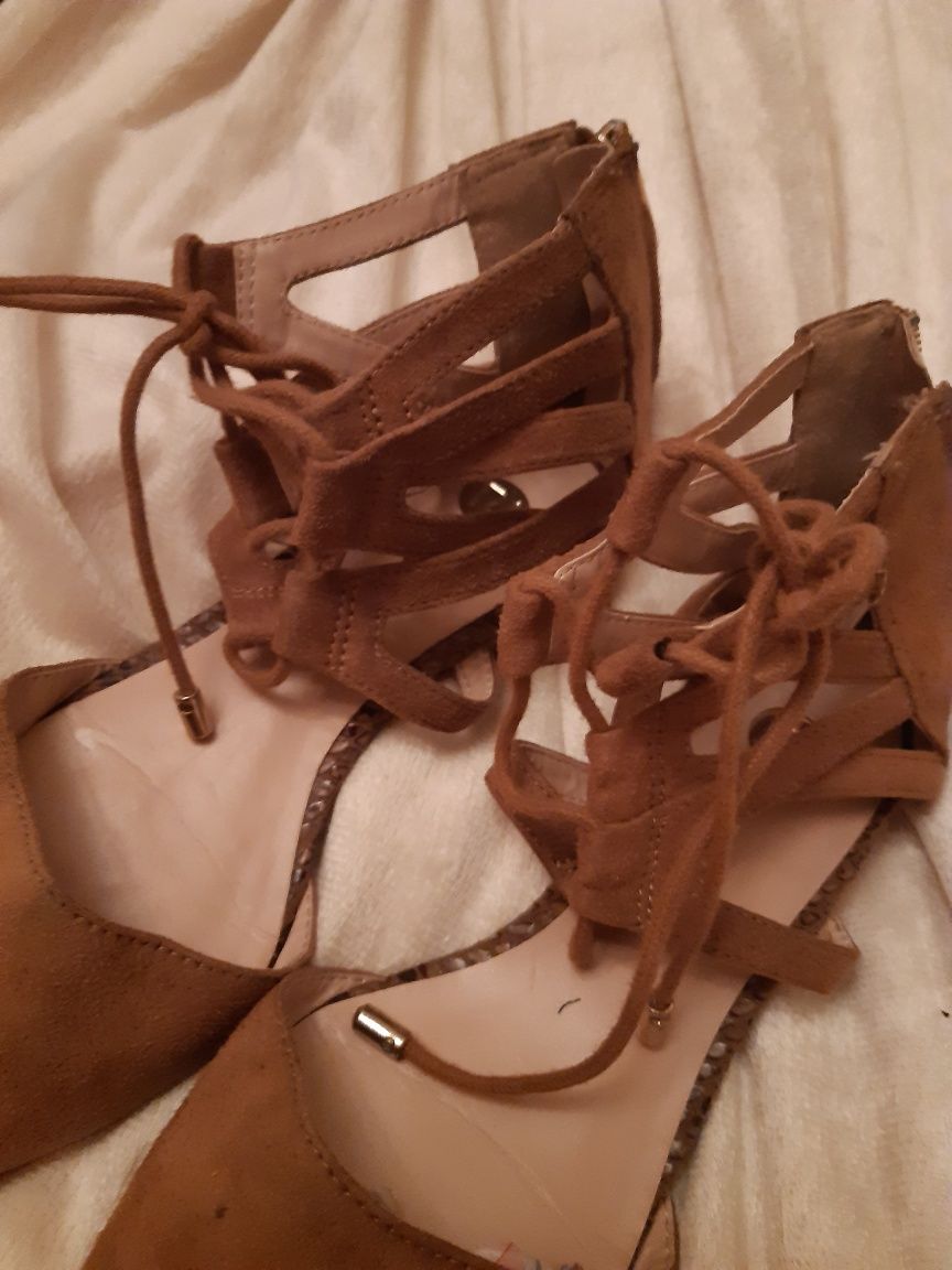 Wyprzedaż RIVER Island  zamszowe roz.37