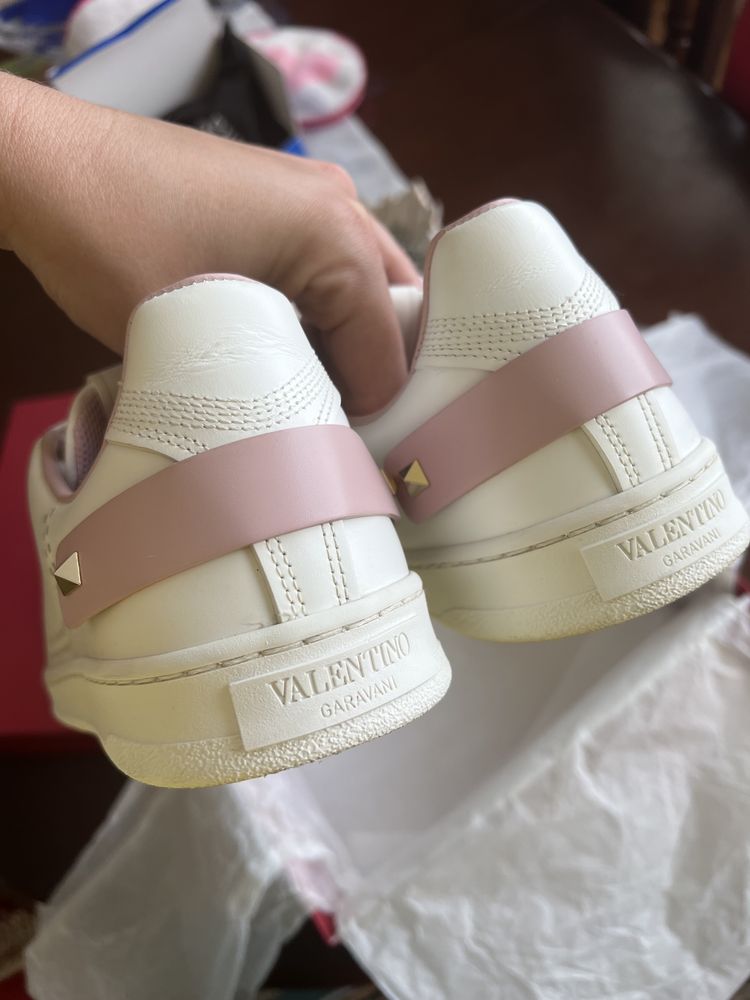 Кросівки валентіно valentino
