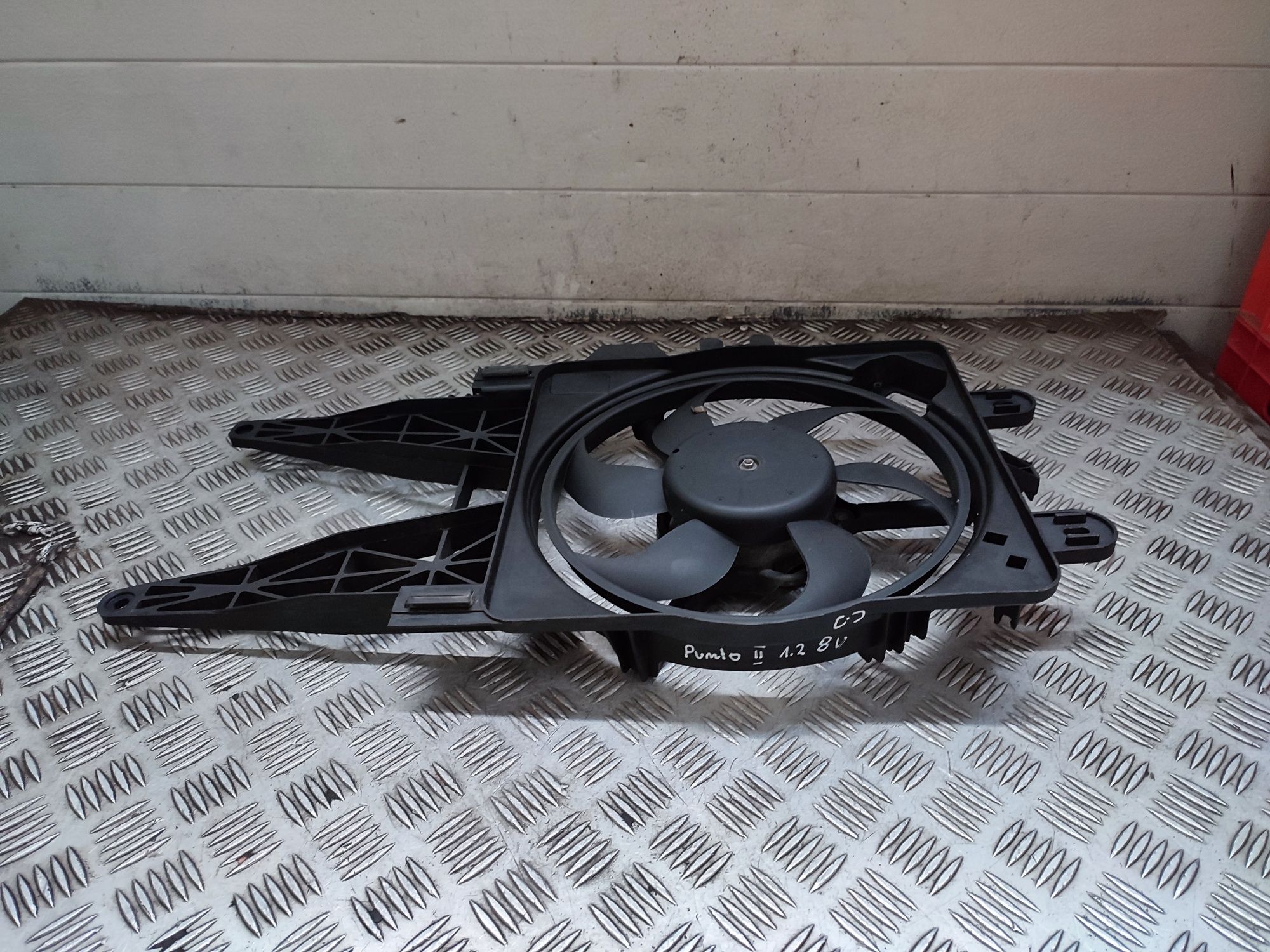 Fiat Punto II lift 1.2 8V wentylator chłodnicy