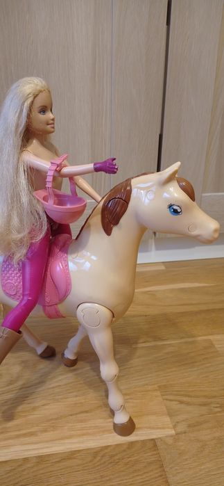 Mattel Barbie dżokejka i chodzący koń 2014 r.