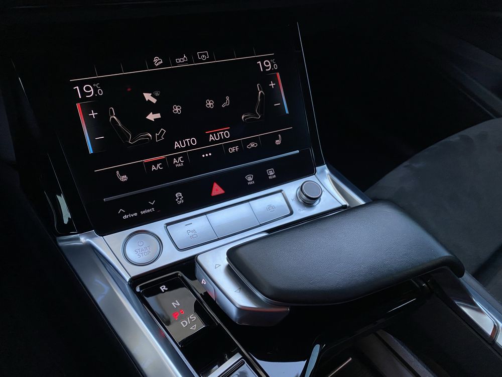 Audi e-tron 2020 новая машина